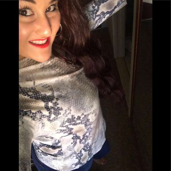 Meet your posher, Nikki🦋 - Picture 1 of 8